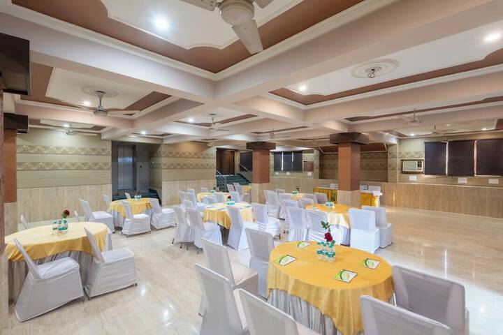 Ballroom/Hall 44 of 59