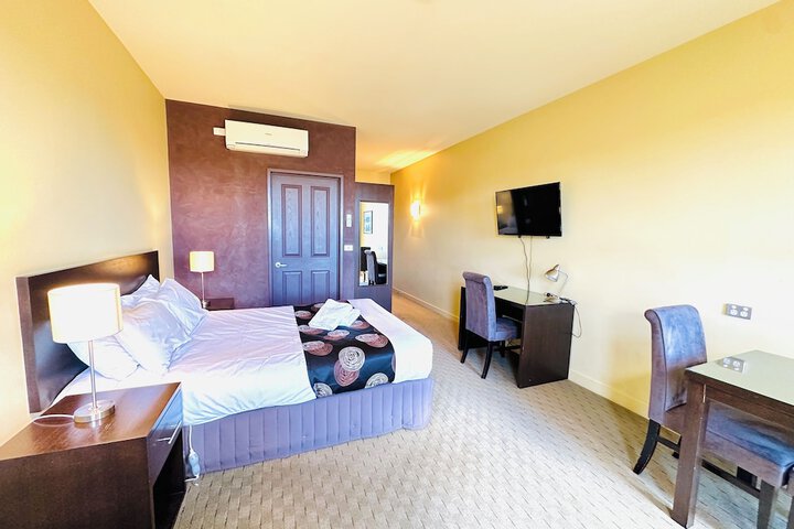 Room 16 of 25