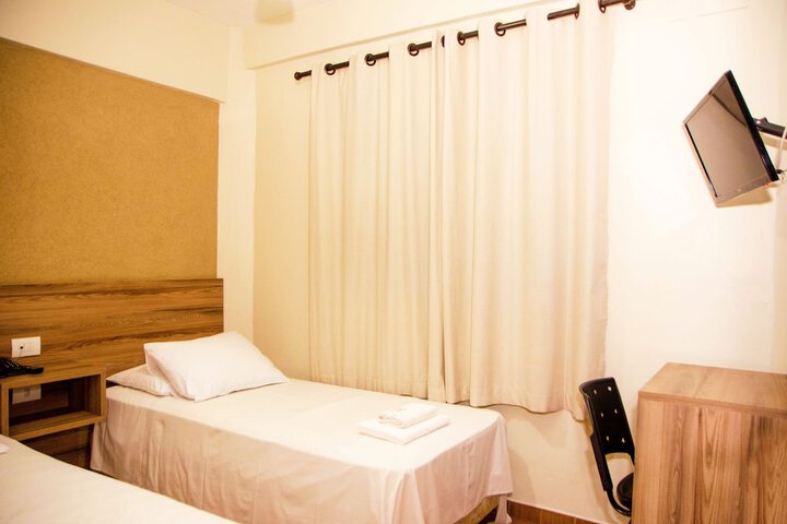 Room 9 of 30