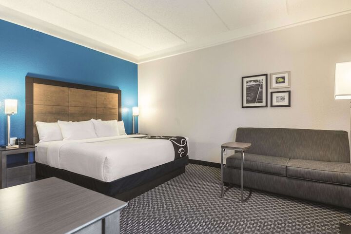 1 King Bed (1 of 22)
