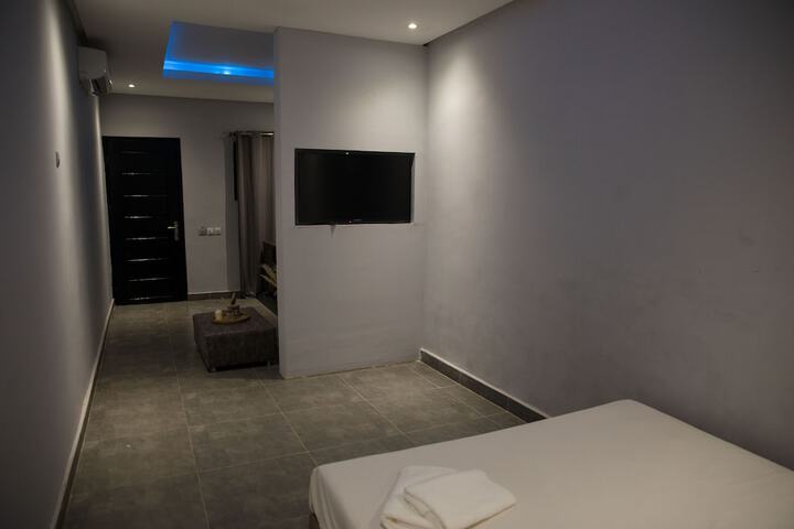 Room 4 of 27