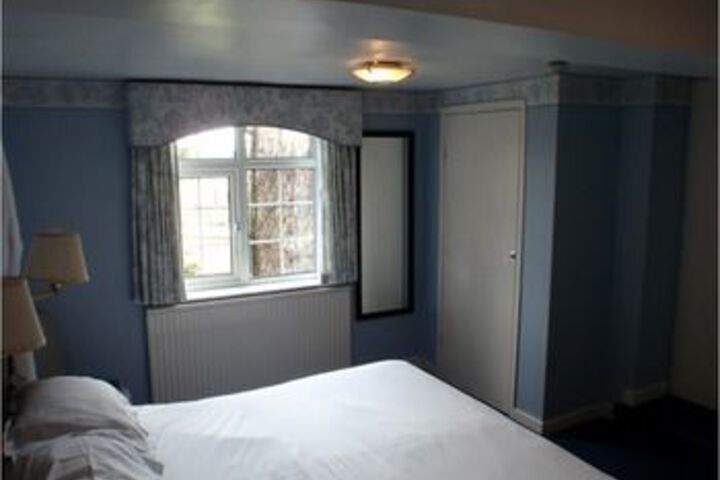 Room 37 of 61