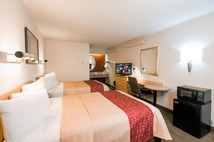Deluxe 2 Double Beds (4 of 8)