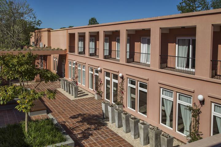 Hotel Exterior 41 of 45