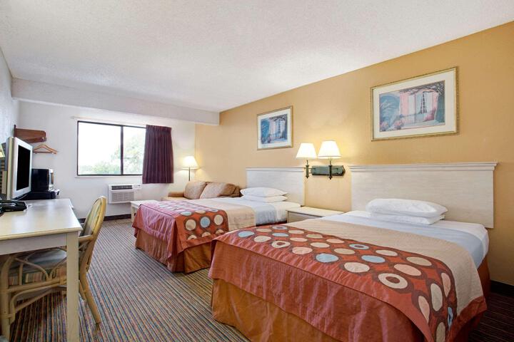 1 Queen Bed (1 of 18)