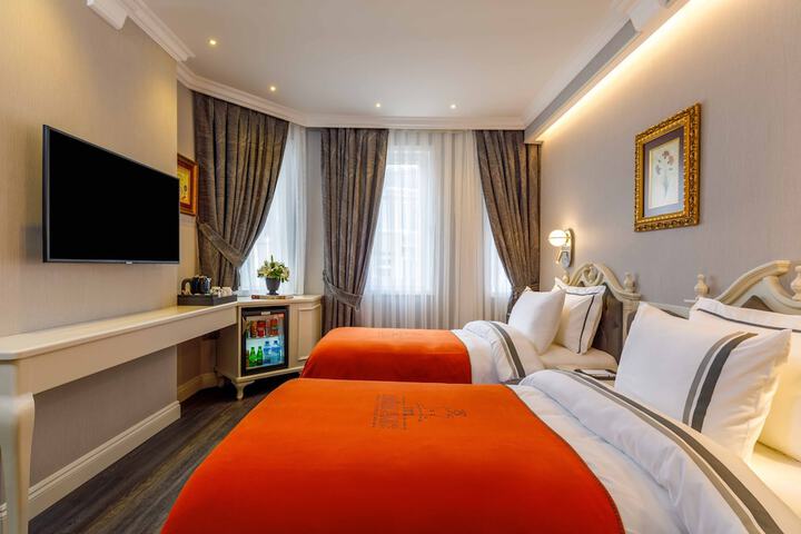 Room 28 of 130
