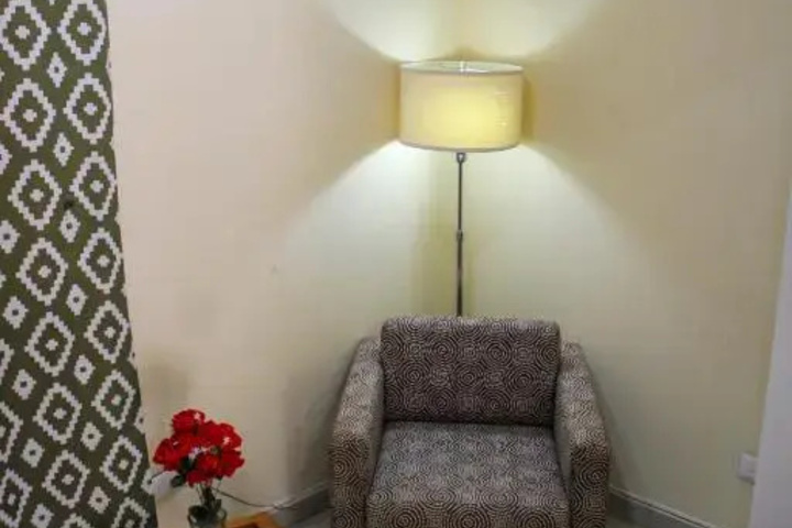 Room 9 of 16