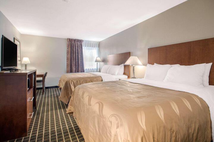 1 Queen Bed (17 of 18)