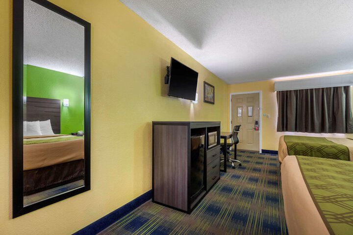 2 Queen Beds (3 of 9)
