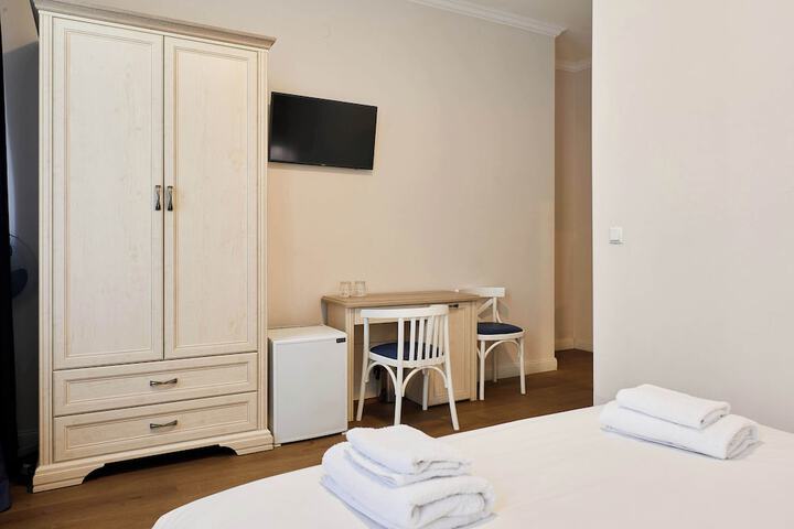 Room 34 of 76