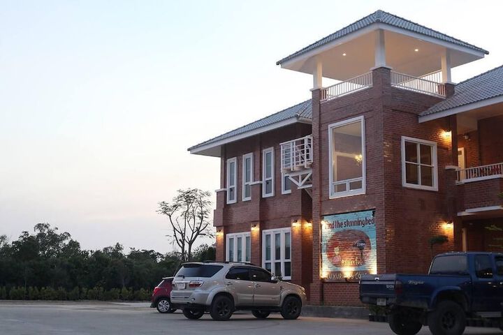 Hotel 4 of 5