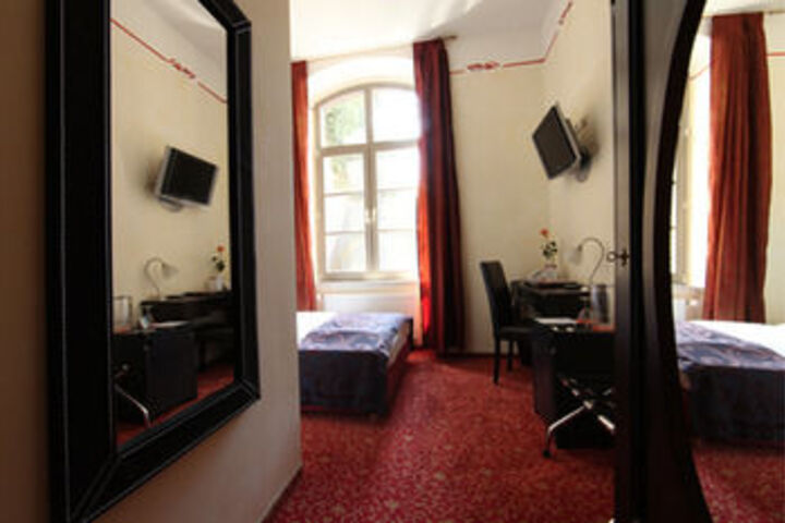 Room 18 of 38
