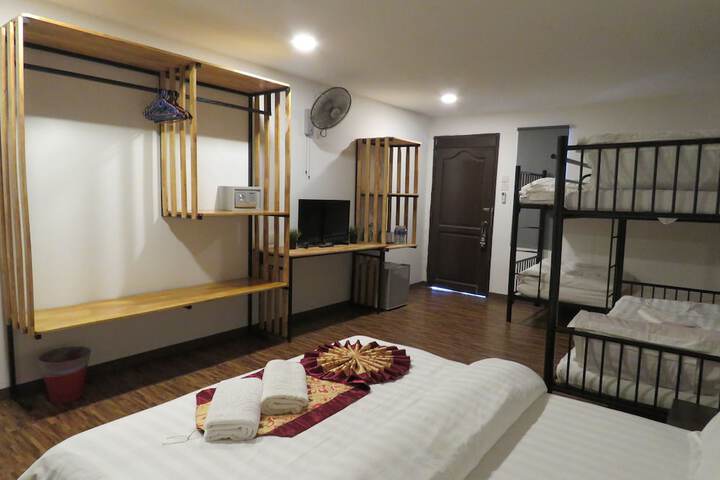 Room 34 of 147