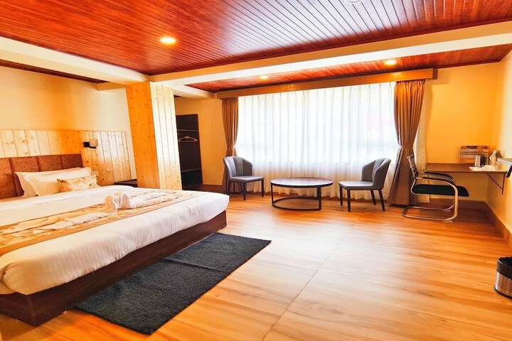 Room 12 of 28