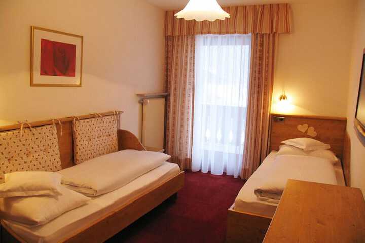Room 10 of 36