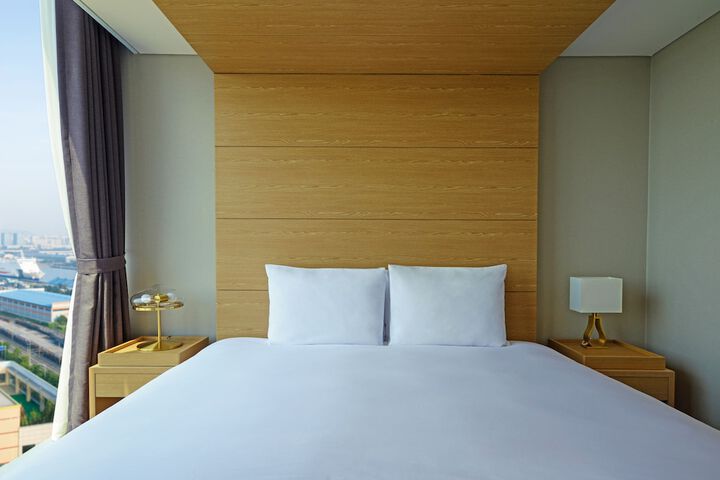 Room 6 of 38