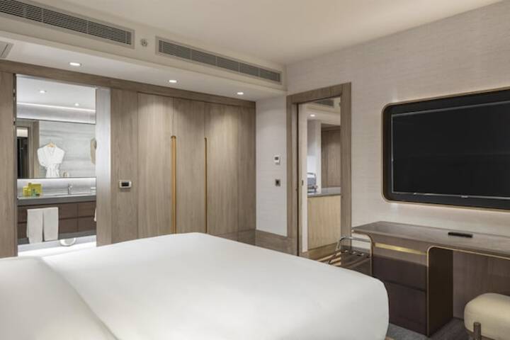Room 42 of 243