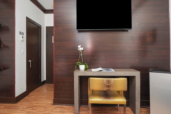 Room amenity