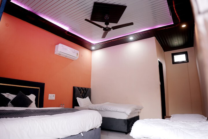 Room 8 of 48