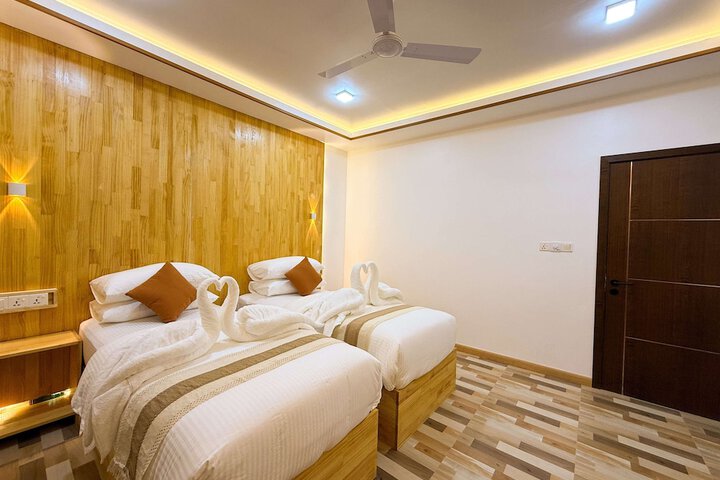 Room 6 of 11