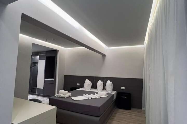 Room 10 of 21
