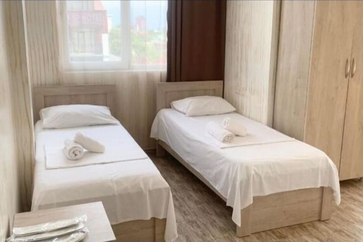 Room 5 of 8