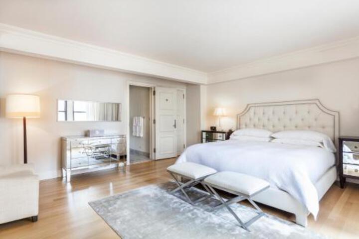 Luxurious Central Park South Apartment in New York, NY