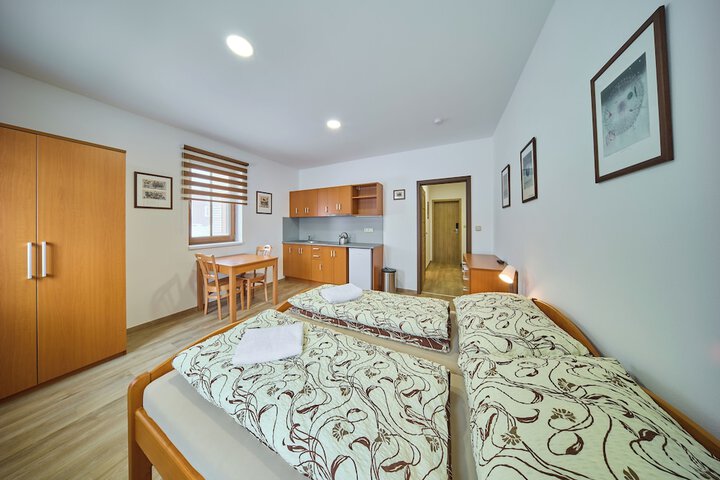 Room 9 of 50
