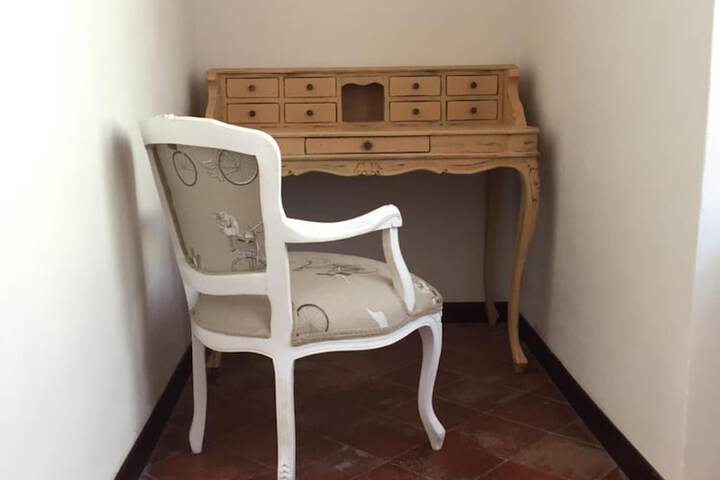 Room 10 of 48