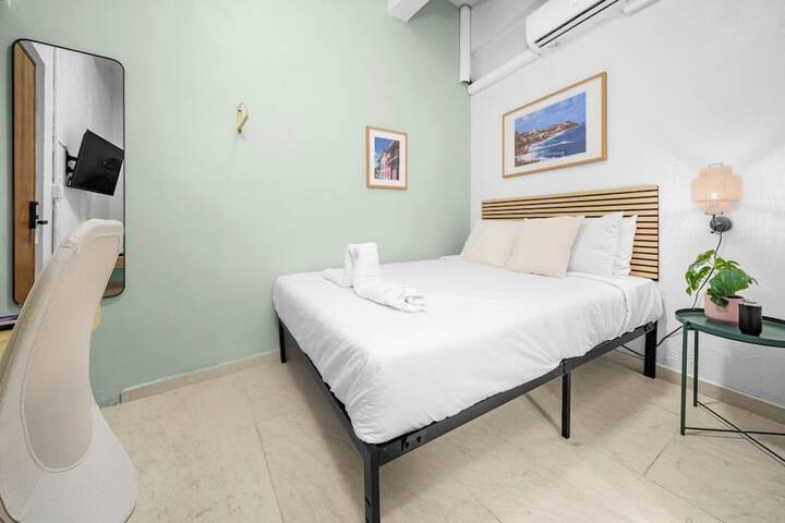 Room 7 of 25