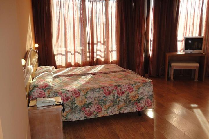 Room 33 of 63