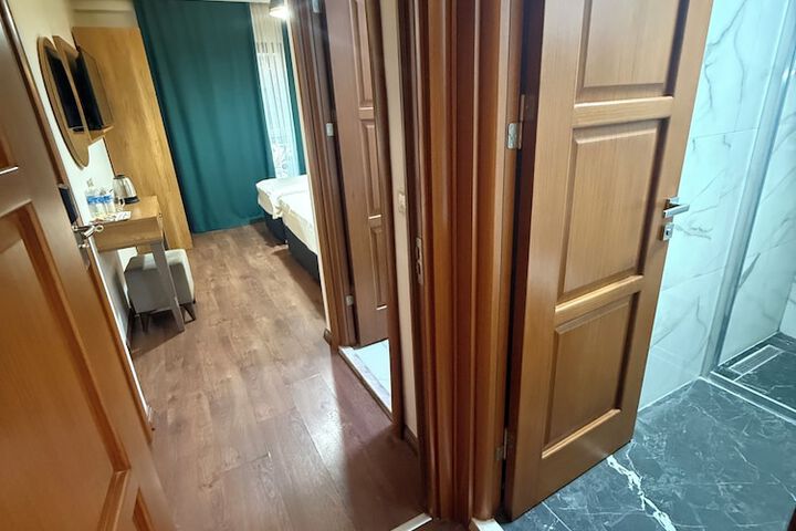 Room 14 of 19