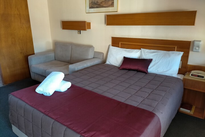 Room 13 of 34