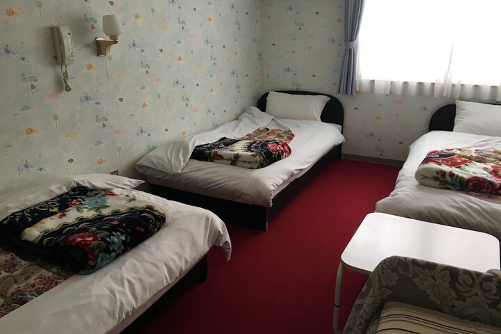 Room 9 of 36