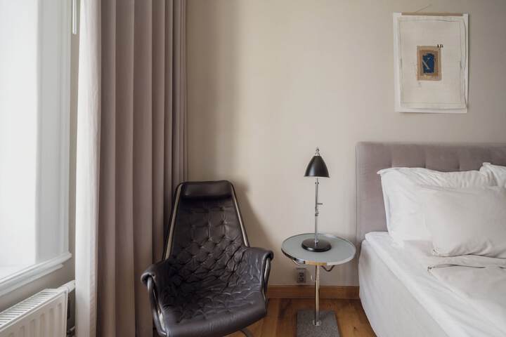 Room 83 of 203
