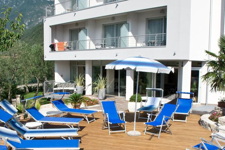 Sundeck 17 of 20