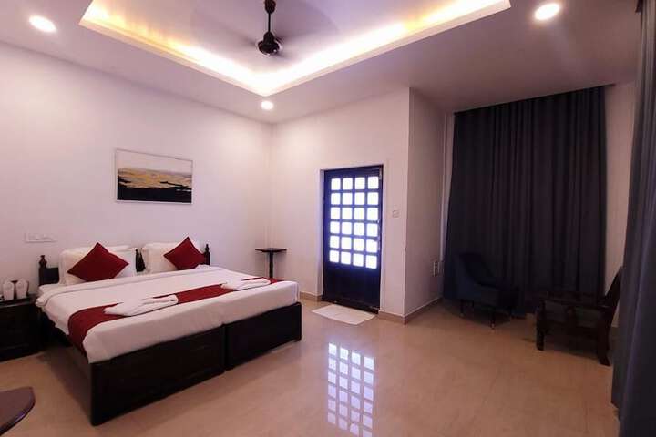 Room 3 of 10
