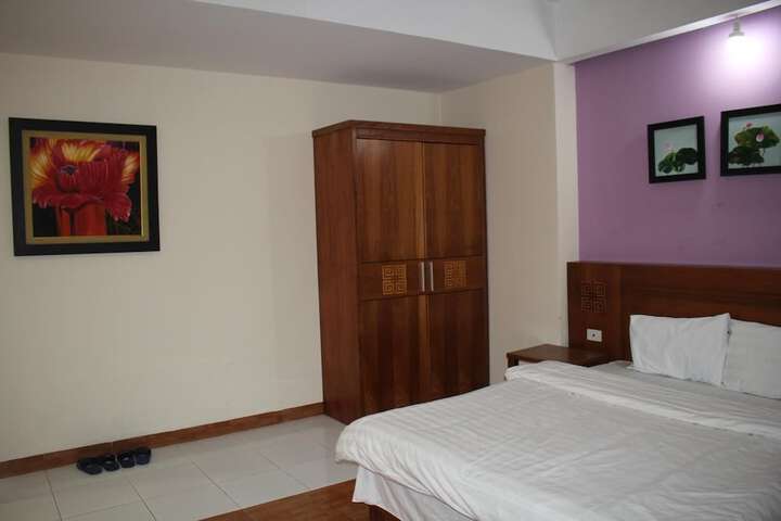 Room 6 of 25