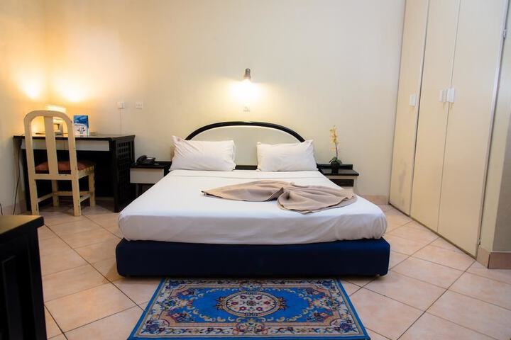 Room 3 of 41