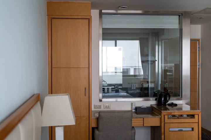 Room 18 of 44