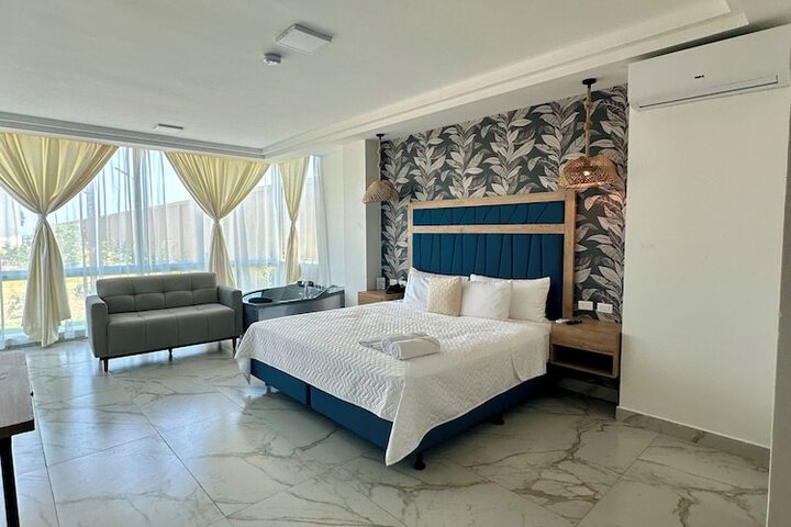 Room 37 of 100
