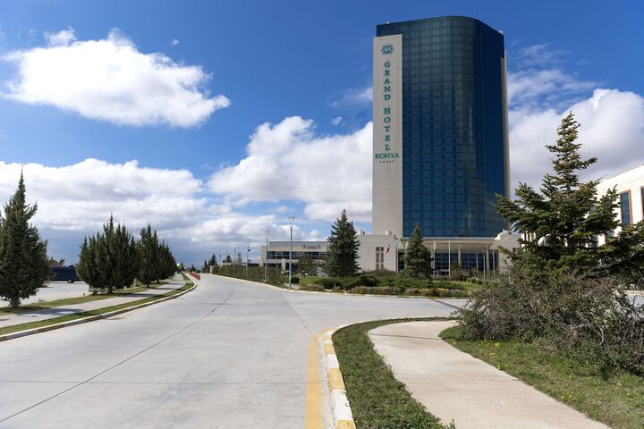 Hotel Exterior 92 of 95
