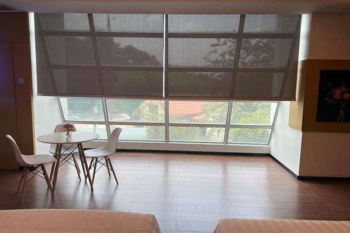 Room 7 of 80