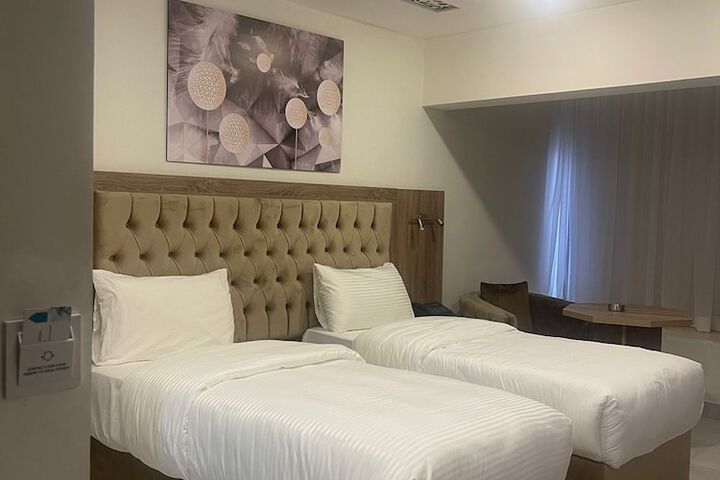 Room 3 of 38