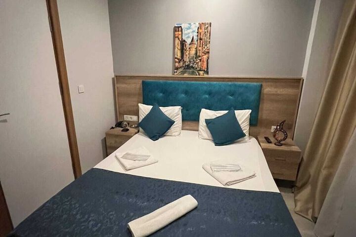 Room 14 of 18