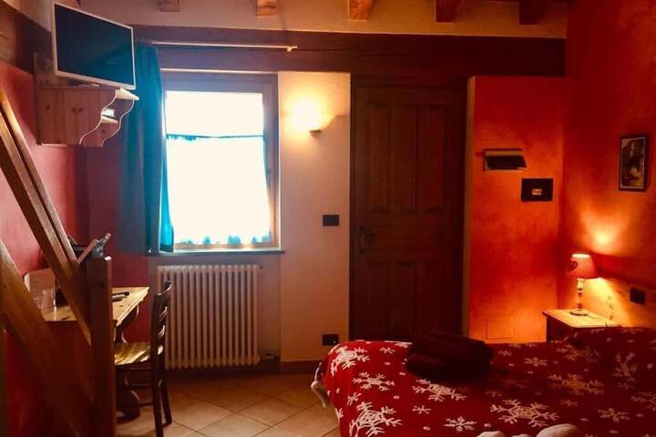 Room 9 of 10