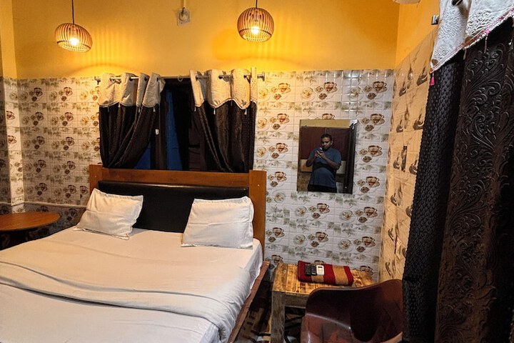 Room 12 of 30