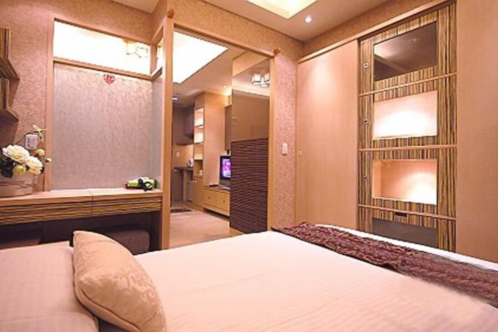 Room 74 of 98