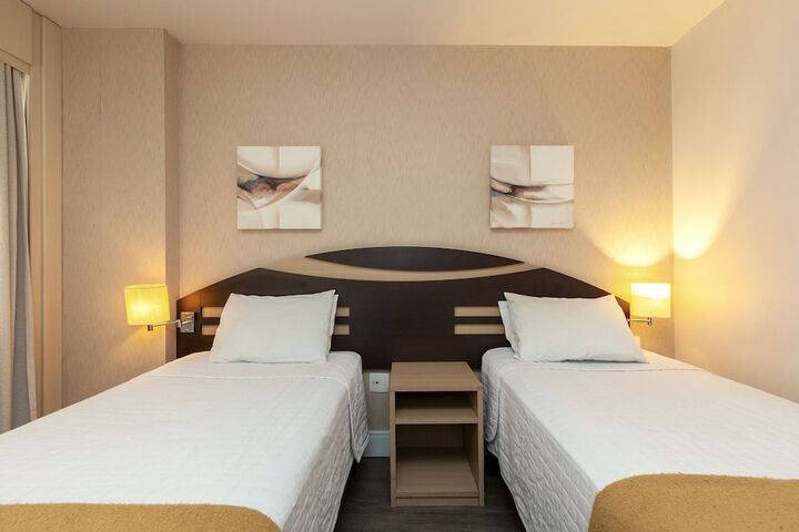 Room 7 of 28