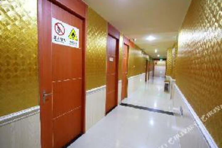 General 4 of 18